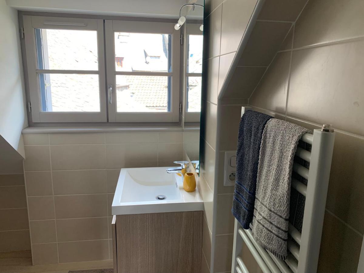 Charmant Appartement De 2 Chambres A Vic-Sur-Cere Exterior photo